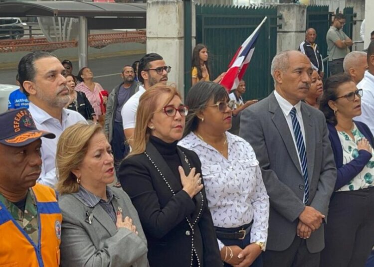 Conmemoran Día de la no Violencia contra la Mujer con diversos actos en Santiago