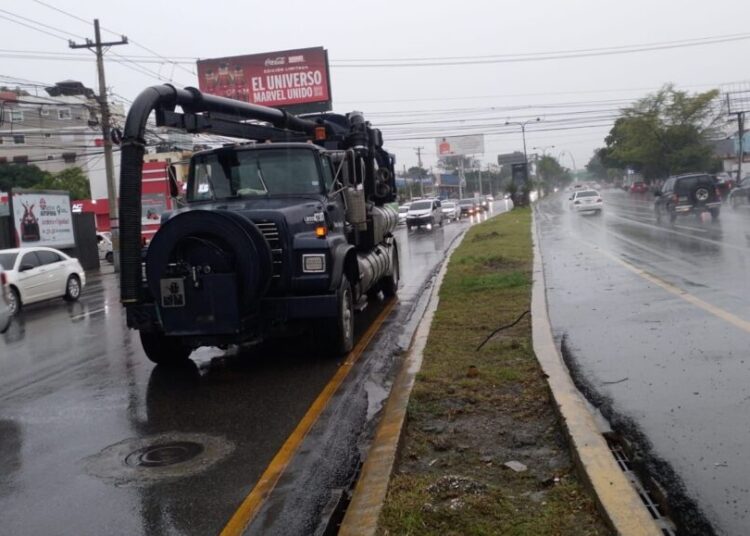 Alcaldía del Distrito Nacional intensifica operativos de limpieza por incidencia de lluvias