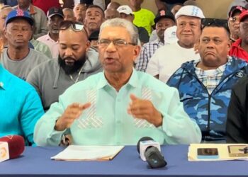 Más de 30 mil trabajadores portuarios exigen cumplimiento del bono navideño