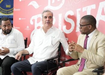 Bonos navideños ayudan a la bancarización del país, dice Abinader