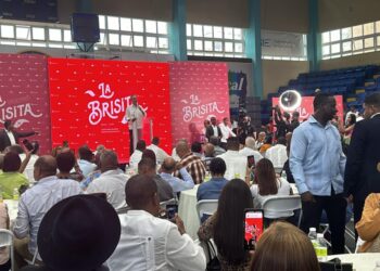 Residentes de Villa Juana dicen sentirse satisfecho de recibir la «brisita navideña»