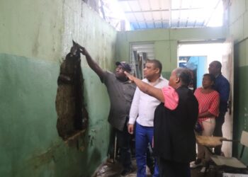 Denuncian estudiantes en escuela Las Malvinas de Villa Mella reciben docencia en condiciones infrahumanas