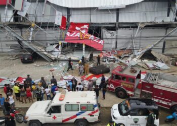 Derrumbe de local comercial en Santiago moviliza a equipos del 911