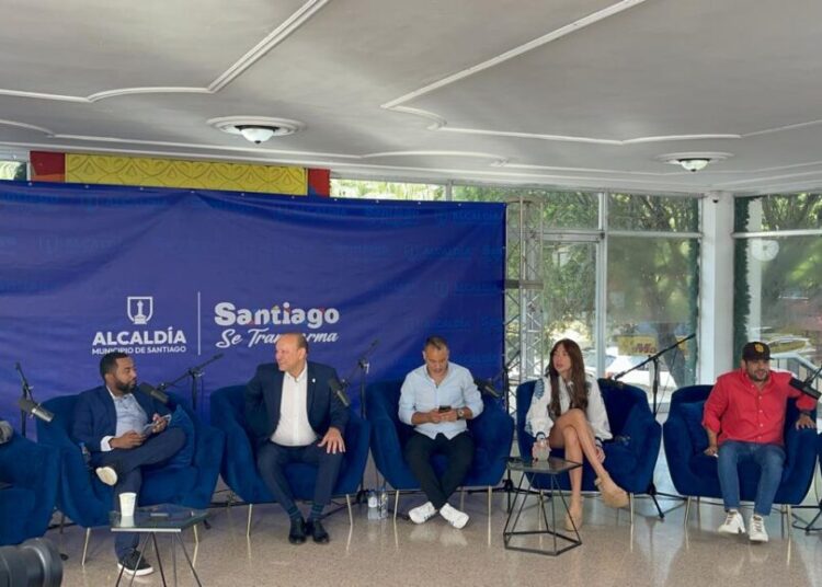 Esto No Es Radio transmite en vivo desde la Alcaldía de Santiago