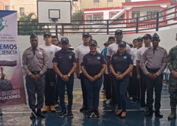 Policía Judicial Especializada NNA imparte conferencias sobre manejo y control de la ira a jóvenes estudiantes