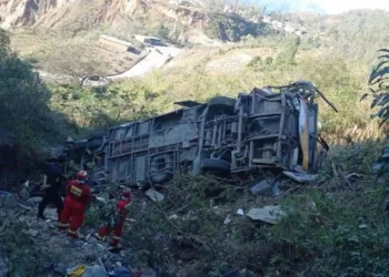 Al menos siete muertos y 30 heridos en accidente de autobús de escolares en el norte de Perú
