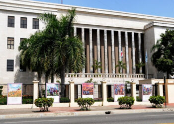 Educación cierra escuela en SPM tras denuncia de que profesores abusaron sexualmente alumna de 13 años