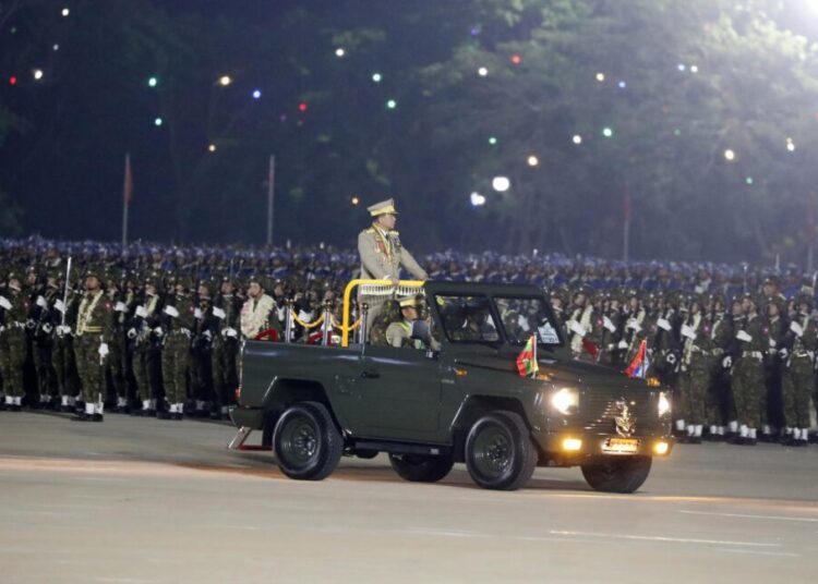 Fiscal CPI pide orden de arresto para líder de junta birmana por persecución de rohinyás