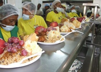 Gobierno aumenta a 135 los comedores económicos en todo el país, con planes de expansión