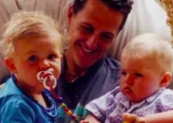 Foto histórica de Michael Schumacher y Max Verstappen viralizada en redes sociales