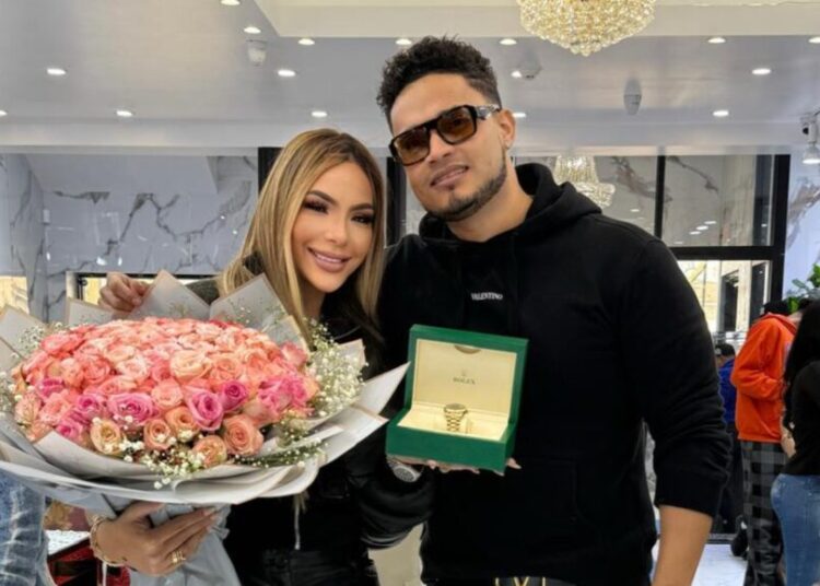 El reconocido joyero Alex Diamond sorprende con un lujoso regalo a Sandra Berrocal