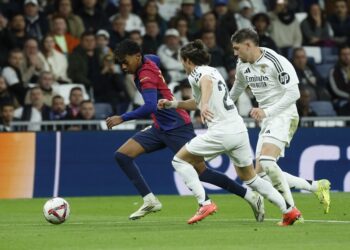 Detenidas tres personas por proferir insultos racistas en el partido Real Madrid-Barcelona