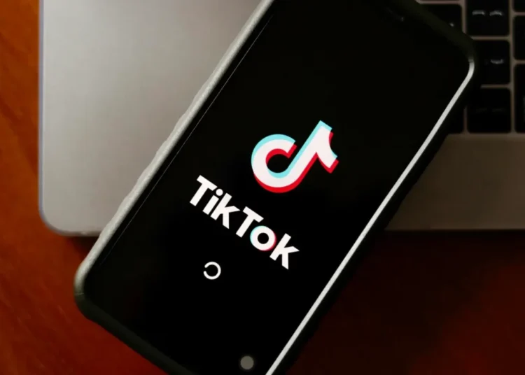 TikTok vetará los filtros de belleza a los menores de 18 tras denuncias por salud mental