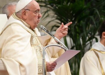 El papa insta a los jóvenes a no conformarse con ser «estrellas de un día» en las redes