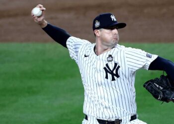 Clay Holmes firma contrato con los Mets por tres años como abridor