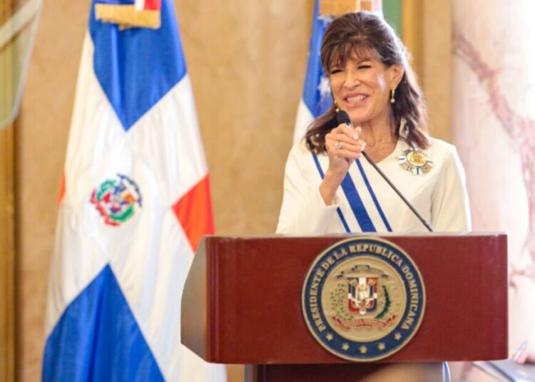 Abinader ve con buenos ojos el regreso como embajadora estadounidense de Robin Bernstein