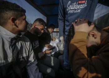 Al menos 20 palestinos muertos, incluidos niños, en ataques israelíes en Gaza