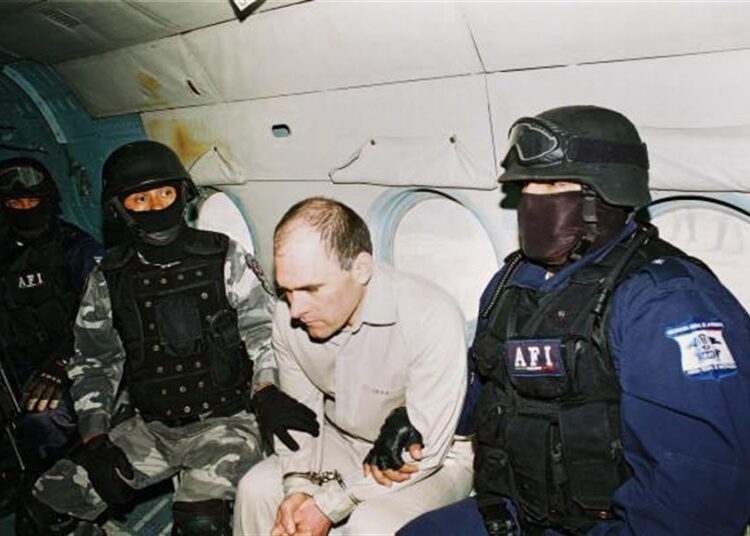 EE.UU. entrega a México al capo Osiel Cárdenas Guillén, exlíder de los Zetas