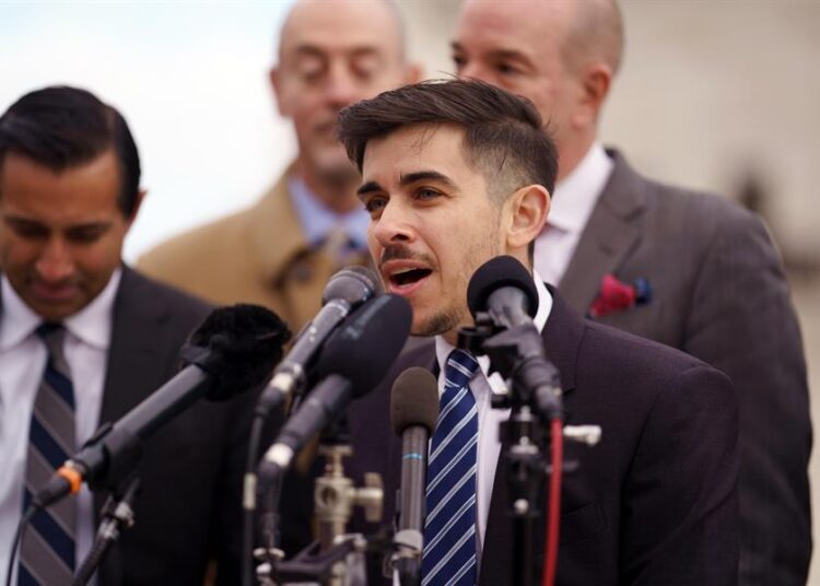 El Supremo de EE.UU. se inclina a respaldar la prohibición de hormonas a menores trans