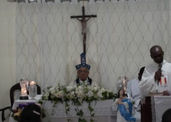 Monseñor Ozoria oficializa misa de remodelación de la capilla “La Preciosa Sangre de Jesús”