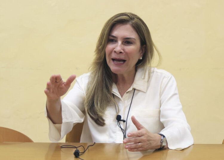 Alcaldesa Carolina Mejía lamenta muerte de niña de 12 años tras derrumbe pared