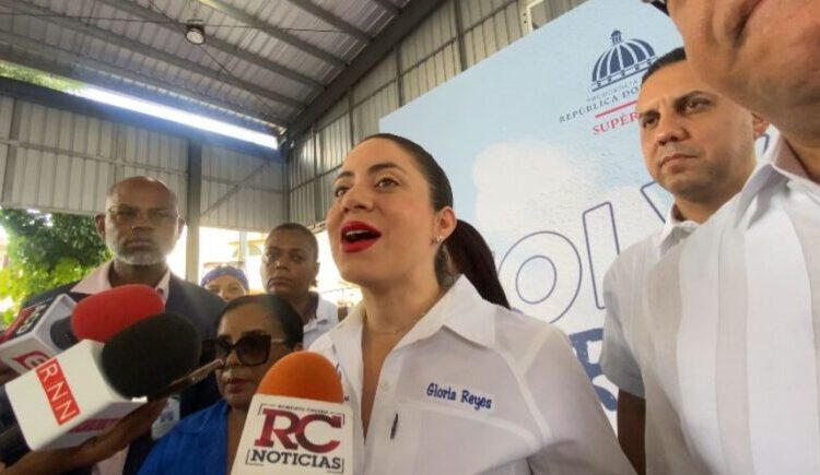 Gloria Reyes asegura Leonel Fernández aparece habilitado para bono porque no cotiza en la TSS