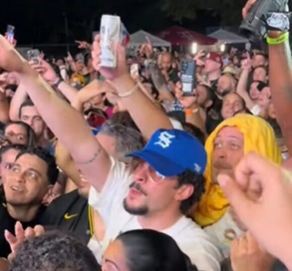 Bad Bunny aparece como público en el concierto de Residente en Puerto Rico