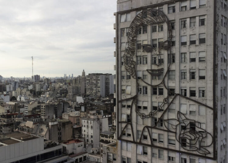 Gobierno de Milei prohíbe el «culto a la personalidad política» en edificios y oficinas del Estado