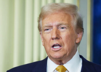 Trump dice que continuará la construcción del muro en la frontera con México