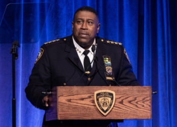 Dimite el jefe de Policía de Nueva York, acusado de pedir sexo a una empleada por horas extras pagadas