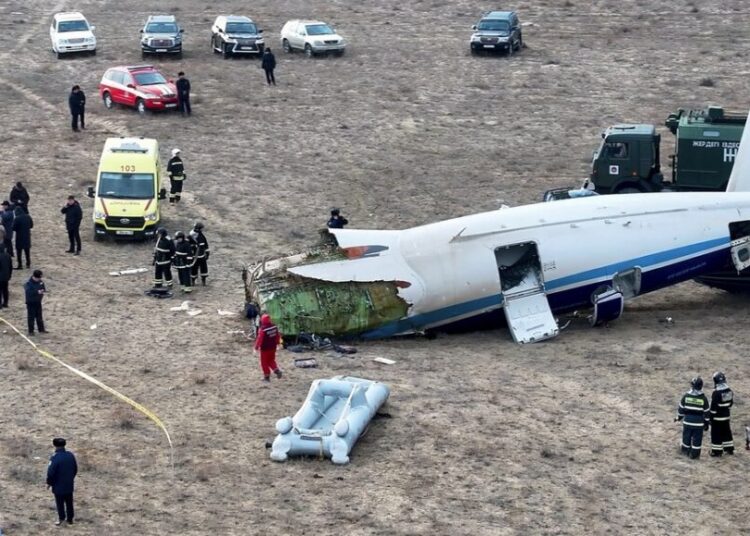 Se desploma un avión de pasajeros en Kazajistán