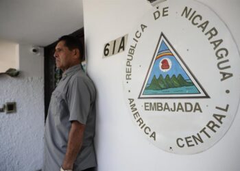 Nicaragua cambia su embajadora en Panamá mientras expresidente sentenciado sigue refugiado