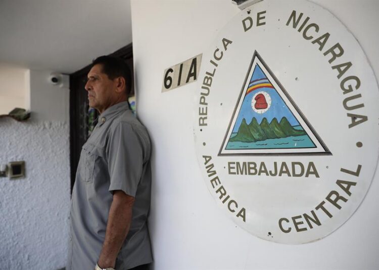 Nicaragua cambia su embajadora en Panamá mientras expresidente sentenciado sigue refugiado