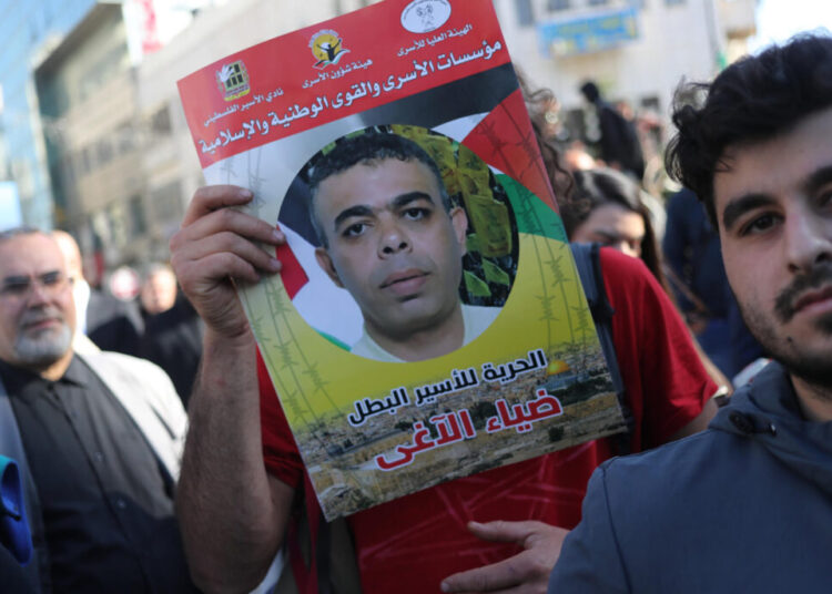 Mueren en cárceles israelíes otros dos presos palestinos detenidos en Gaza