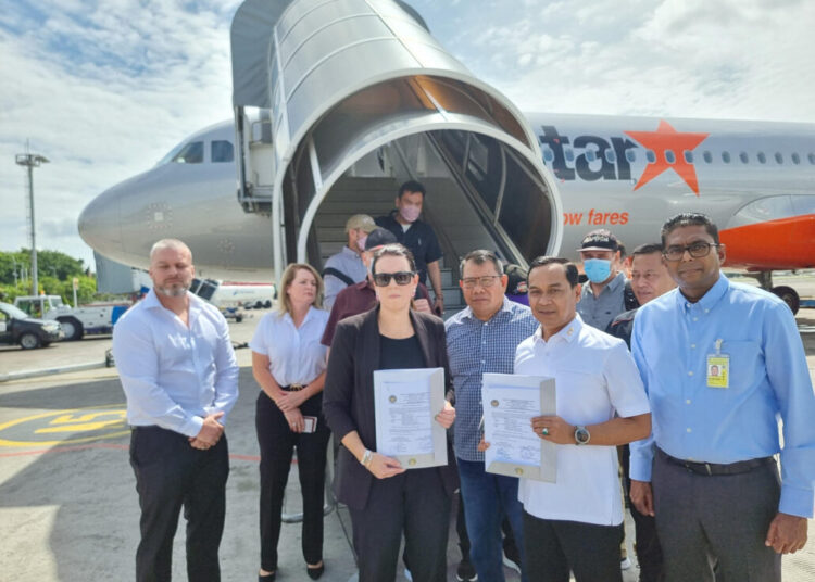 Indonesia repatría a 5 australianos tras dos décadas en la cárcel por narcotráfico