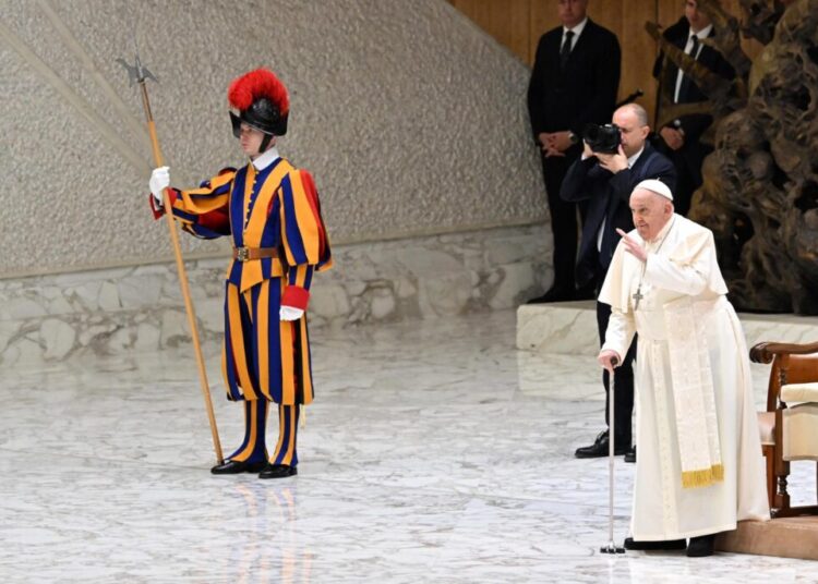 El papa pide que no se dejen solos a los ancianos en las fiestas navideñas