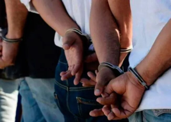 Policías capturan cuatro personas acusadas de robo, amenazas y despojo a mano armada en Barahona