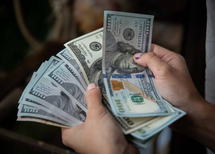 El dólar se cambia este lunes para la venta a 60.51 pesos