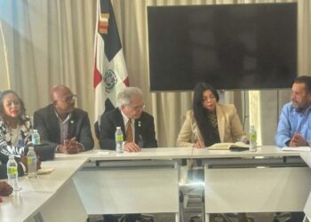 Yeni Berenice se reúne con una comisión del CMD para tratar caso de agresión a medico