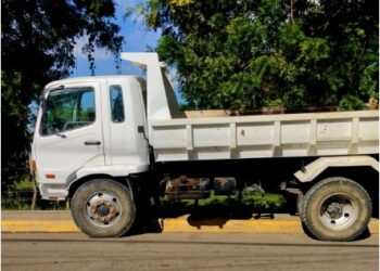 Detienen y envían la justicia a conductor de camión con 5 nacionales haitianos en Montecristi