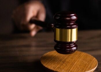 Dictan garantía económica y presentación periódica contra hombre acusado de homicidio en La Joya