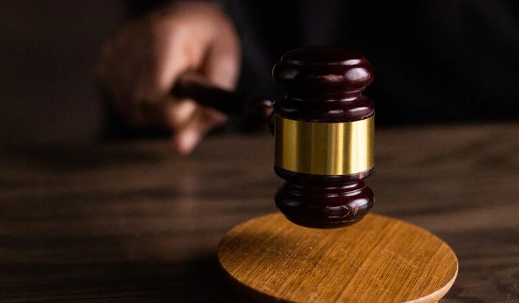 Dictan garantía económica y presentación periódica contra hombre acusado de homicidio en La Joya