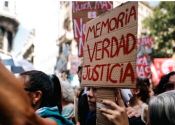 Pobreza, desempleo y golpe a la democracia, el rastro de la «motosierra» de Milei