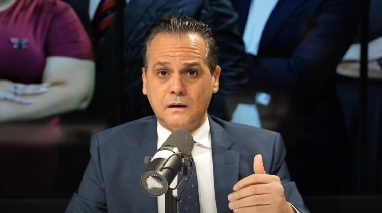 Exsenador Silva cuestiona administración de Aerodom y altas tasas de impuestos en pasajes de RD