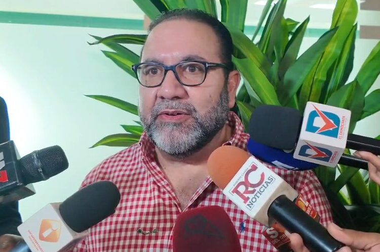 Rogelio Genao rechaza restricciones del horario en Navidad; afirma debe «flexibilizarse»