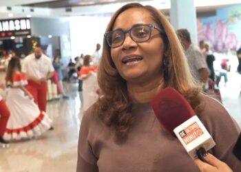 Viajeros siguen arribando al país para disfrutar las Navidades con sus familias