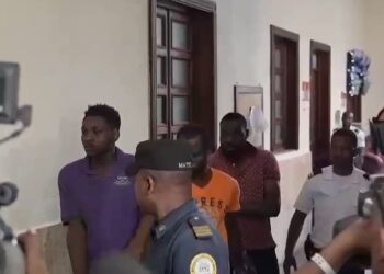 Tres meses de prisión preventiva para haitianos que hirieron a agente durante operativo en Piantini