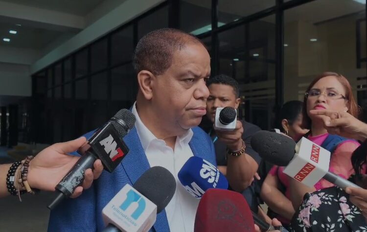 Danilo Díaz destaca importancia de analizar intereses gremiales antes de emitir juicios