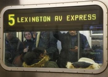 Una mujer quemada viva intencionadamente en un vagón del metro de Nueva York