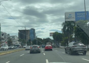 Varias avenidas de Santo Domingo lucen despejadas en víspera de Navidad